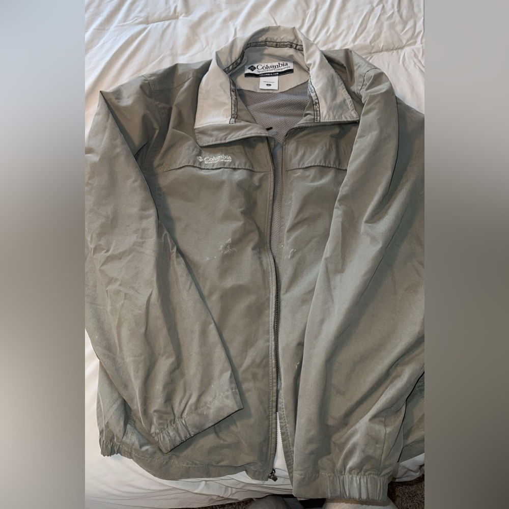 -Columbia 
-Rain Defender Coat 
-Zip Up
-Few Minor Stains by zipper